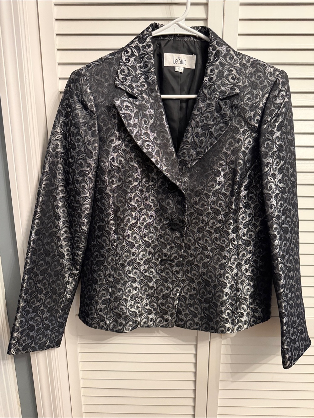 Le Suit Metallic Silver Brocade Blazer